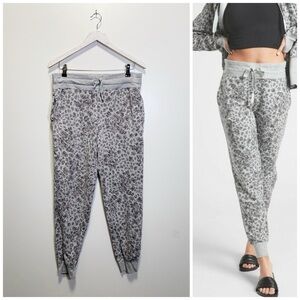 ATHLETA Printed Joggers Gray Animal Cheetah Print Size M Medium
